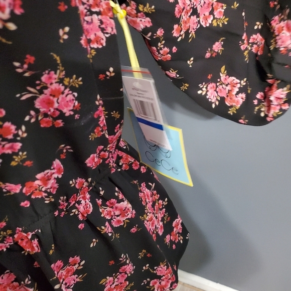 NWT CeCe Blouse Puffy Sleeves Flowy Peplum Black Pink Flowers - Picture 3 of 10